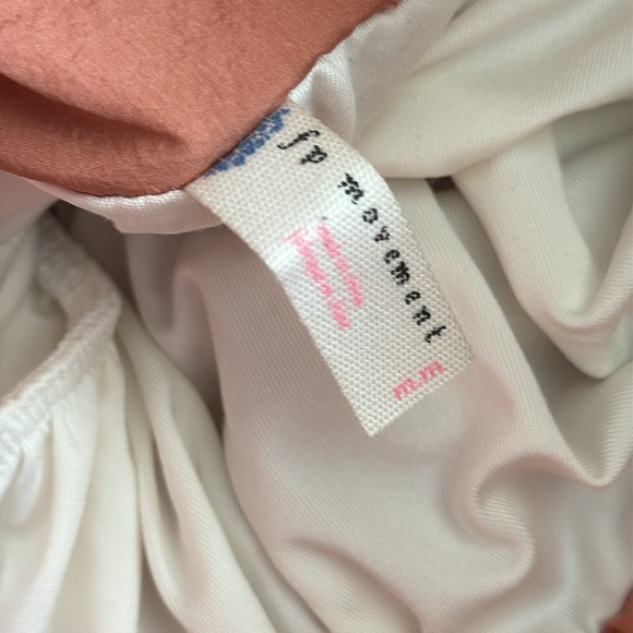 Free People Movement Peach Smocked Waist Dolphin Hem Athletic Womens - Picture 4 of 6